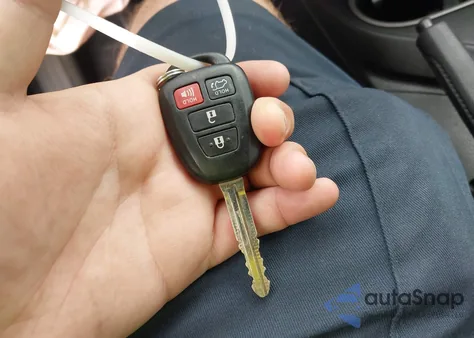 2017 Toyota Rav4 Xle из США, поврежденный, VIN 2T3WFREV4HW330846